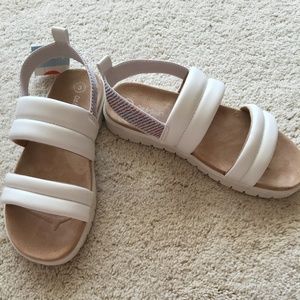 Cat & Jack Girl’s Scandals Size 3